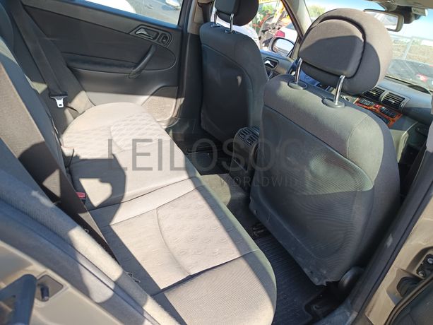 Mercedes-Benz C220 CDI · Ano 2003