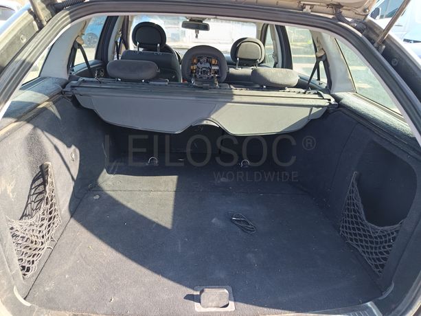 Mercedes-Benz C220 CDI · Ano 2003