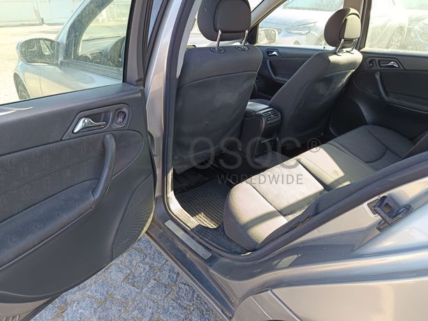 Mercedes-Benz C220 CDI · Ano 2003