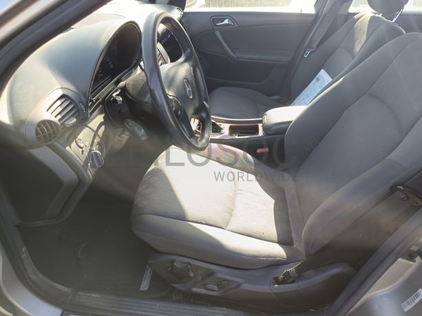 Mercedes-Benz C220 CDI · Ano 2003