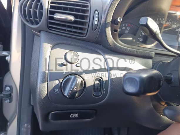 Mercedes-Benz C220 CDI · Ano 2003