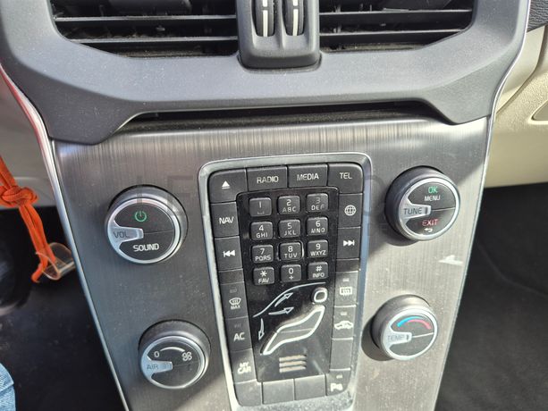 Volvo V40 · Ano 2016