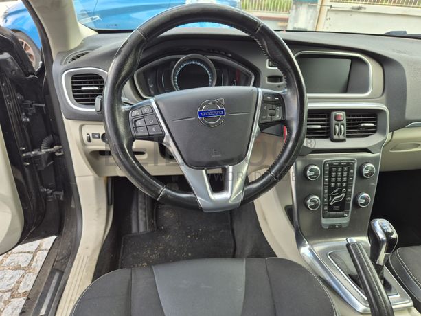 Volvo V40 · Ano 2016