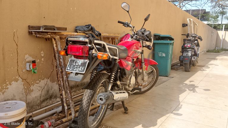 2 Motociclos Yamaha e Leopard