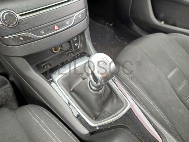 Peugeot 308 · Ano 2014