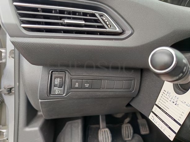 Peugeot 308 · Ano 2014