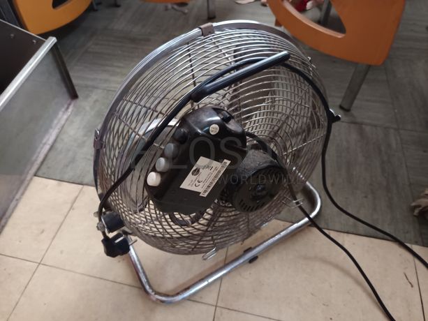 Varinha mágica, utensílios, fritadeira e ventilador.