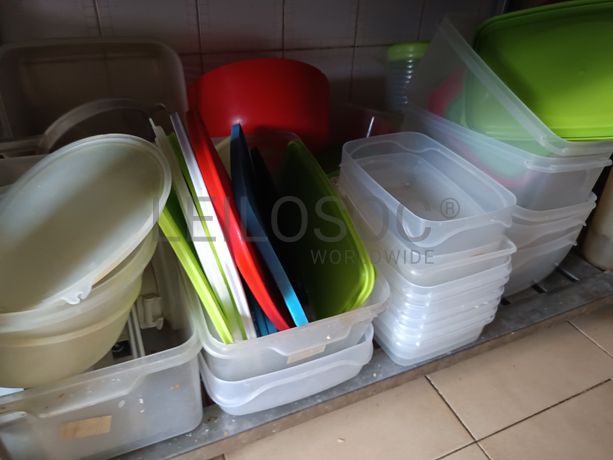 Varinha mágica, utensílios, fritadeira e ventilador.