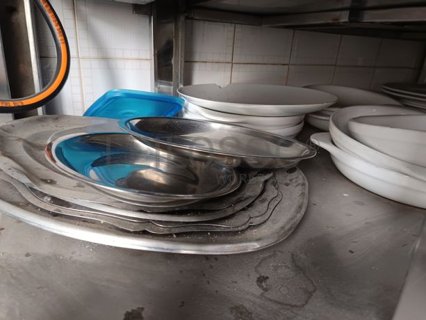 Varinha mágica, utensílios, fritadeira e ventilador.