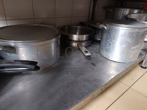Varinha mágica, utensílios, fritadeira e ventilador.