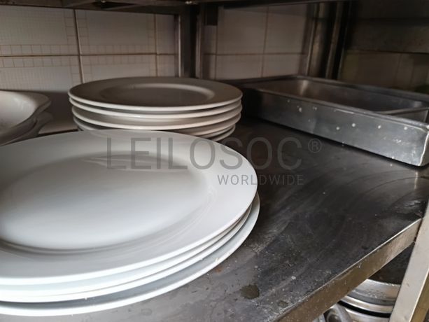 Varinha mágica, utensílios, fritadeira e ventilador.