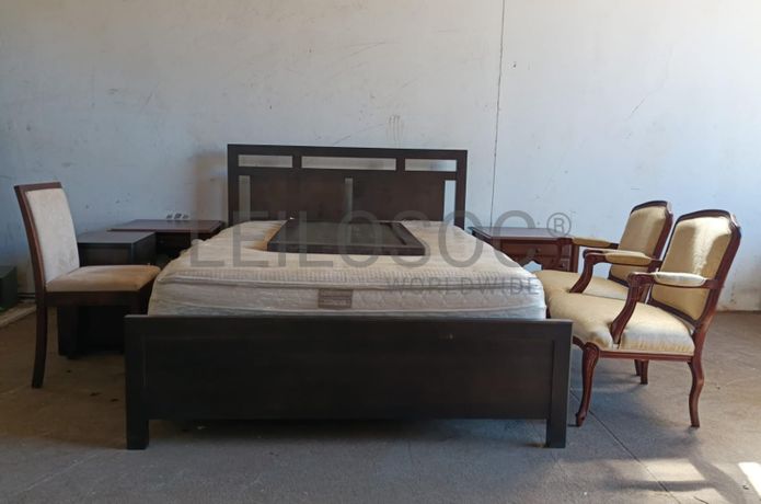 Cama de casal e cabeceira