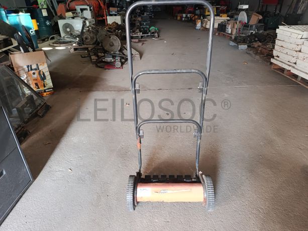 Máquina de cortar relva
