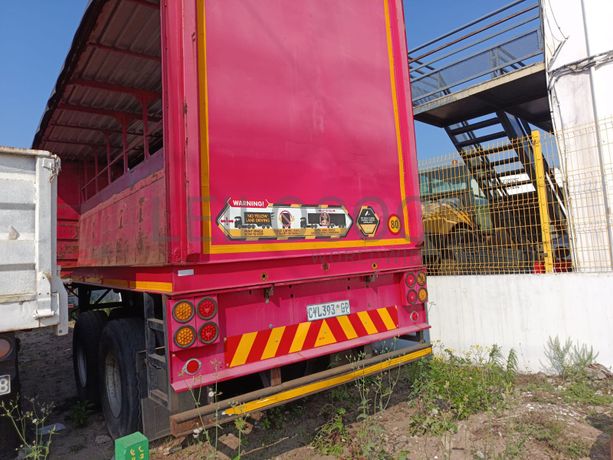 Semirreboque — Henred Fruehauf double axle tautliner