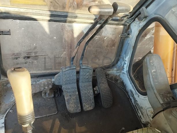 Escavadora — Hitachi EX200-2