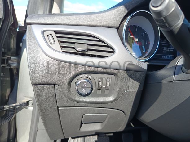 Opel Astra · Ano 2021