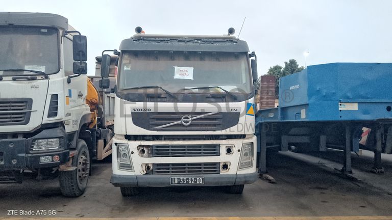 Camião Tractor 6X4 VOLVO FM 440 6x4