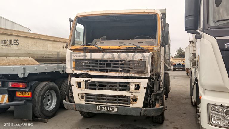 Camião Basculante Tras. 26 T (6X4) VOLVO FM 13-400 6x4