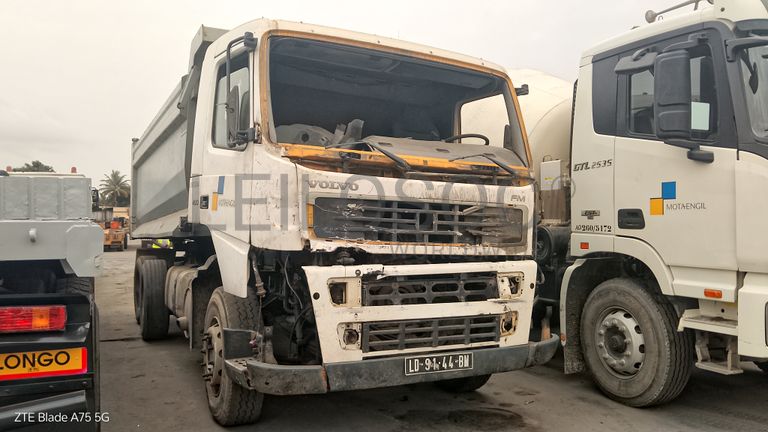 Camião Basculante Tras. 26 T (6X4) VOLVO FM 13-400 6x4