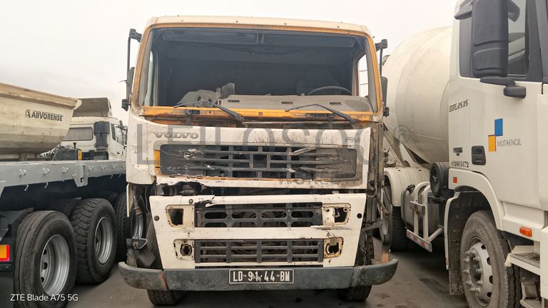 Camião Basculante Tras. 26 T (6X4) VOLVO FM 13-400 6x4