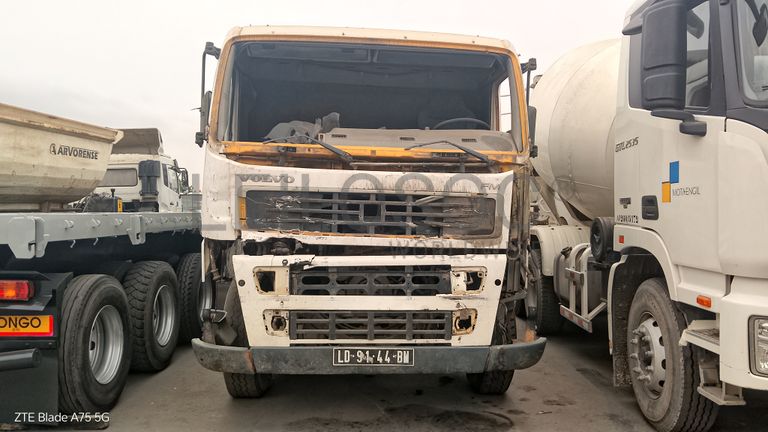 Camião Basculante Tras. 26 T (6X4) VOLVO FM 13-400 6x4