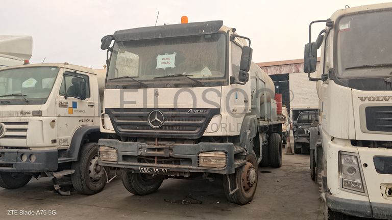 Camião Estrado-De-Lubrificação 3.000 L MERCEDES-BENZ AXOR 1829A/45