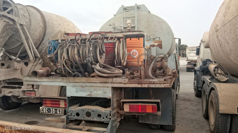 Camião Estrado-De-Lubrificação 3.000 L MERCEDES-BENZ AXOR 1829A/45
