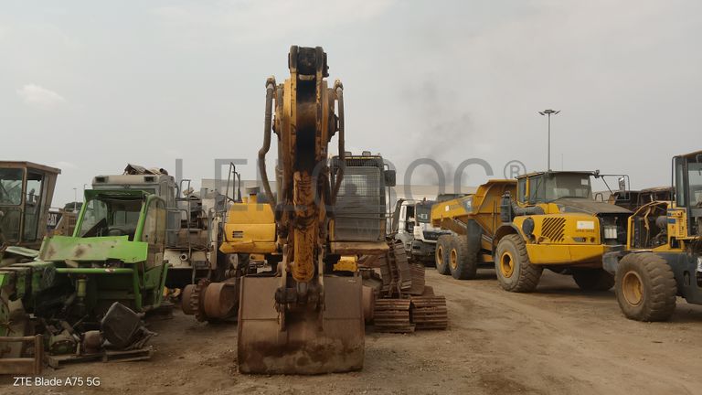 Retroescavadora de Pneus KOMATSU PC350-8