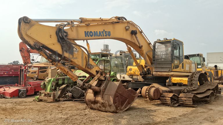 Retroescavadora de Pneus KOMATSU PC350-8
