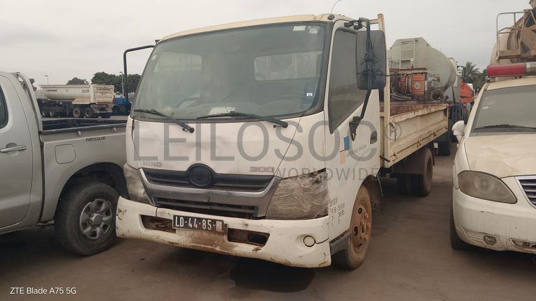 Viatura caixa Fixa Cabine Simples HINO 300 SC