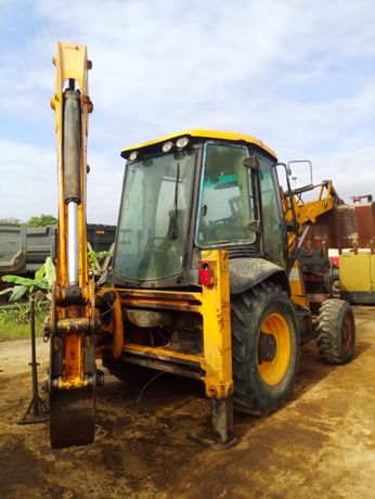 Retroescavadora de Pneus JCB 3CX (4T)