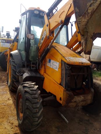 Retroescavadora de Pneus JCB 3CX (4T)