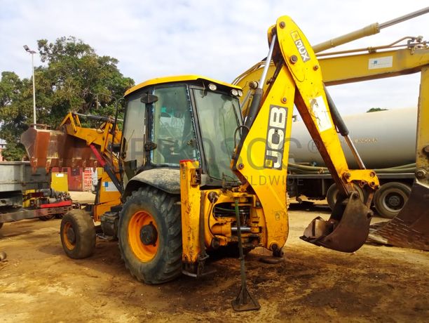 Retroescavadora de Pneus JCB 3CX (4T)