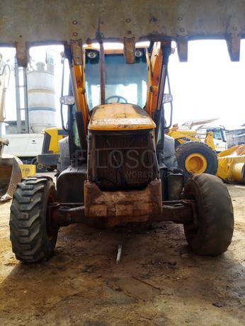 Retroescavadora de Pneus JCB 3CX (4T)