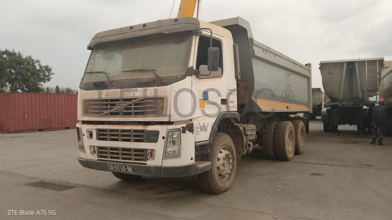 Camião Basculante Tras. 26 T (6X4) VOLVO FM 13-400 6x4