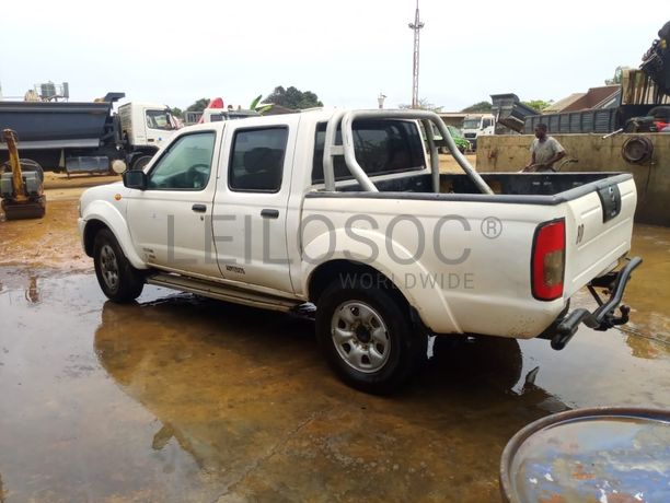 Veículo ligeiros de passageiros NISSAN PICK UP D/C 4X4