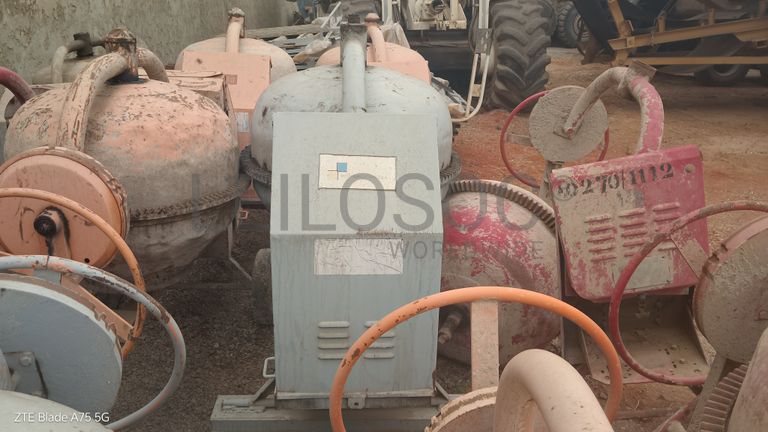 Lote constituído por 55 equipamentos