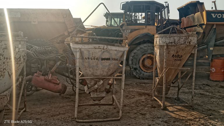 Lote constituído por 55 equipamentos