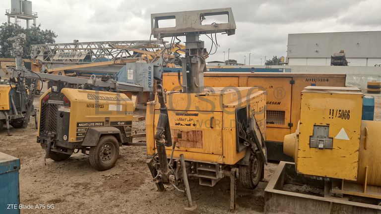 Lote constituído por 55 equipamentos