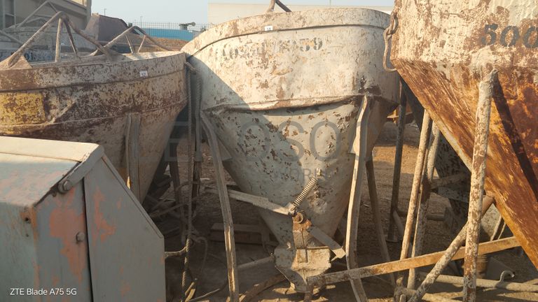 Lote constituído por 55 equipamentos