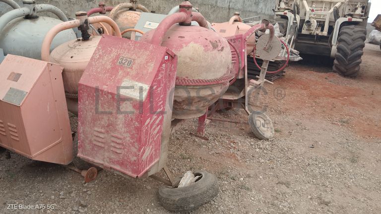 Lote constituído por 55 equipamentos