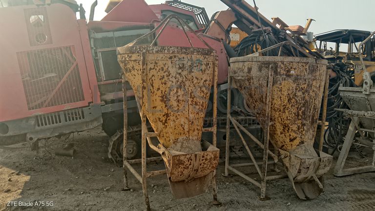 Lote constituído por 55 equipamentos