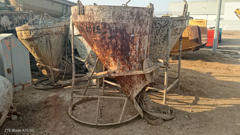 Lote constituído por 55 equipamentos