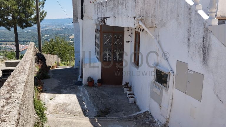 Proporção de 1/2 de Andar Moradia V0 + Proporção de 1/2 de Andar Moradia V1 · Covilhã, Castelo Branco