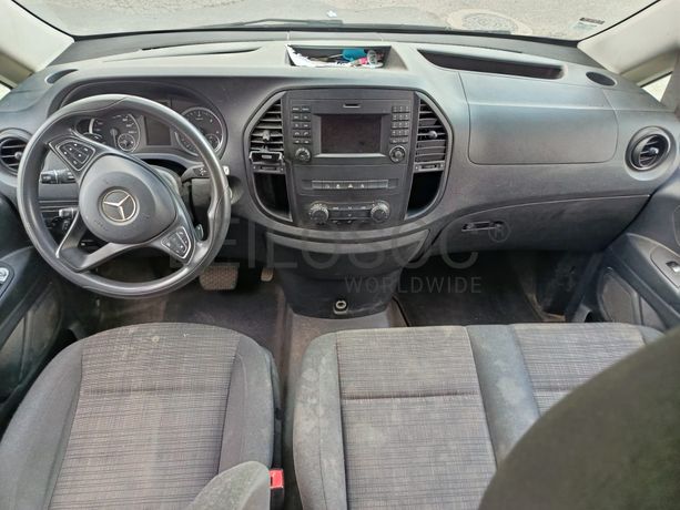 Mercedes-Benz Vito Tourer 116CDI · 9 Lugares · Ano 2018