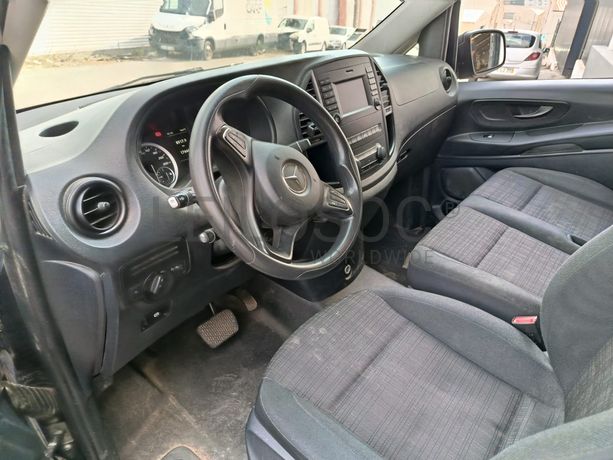Mercedes-Benz Vito Tourer 116CDI · 9 Lugares · Ano 2018