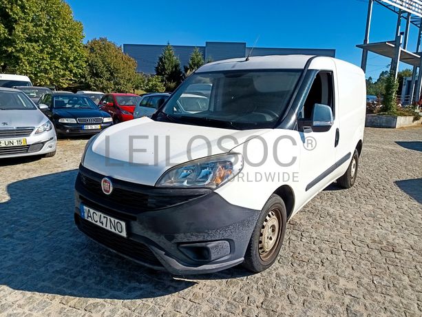 Fotografia de veículo: Fiat Doblo · Ano 2016