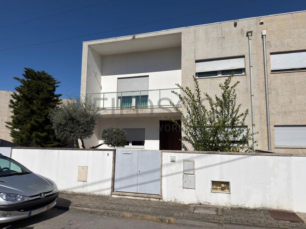 Fotografia 1 de 37: Moradia V3 · Fermentões, Guimarães