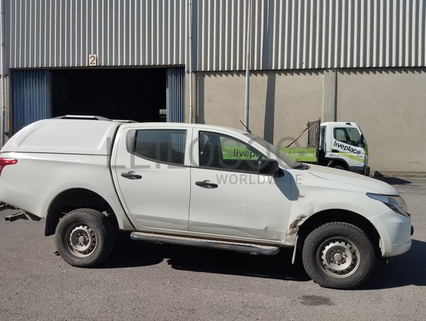 Fotografia 4 de 21: Mitsubishi L200 2.4 DI-D 4WD · Ano 2018