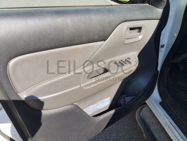Fotografia 11 de 21: Mitsubishi L200 2.4 DI-D 4WD · Ano 2018